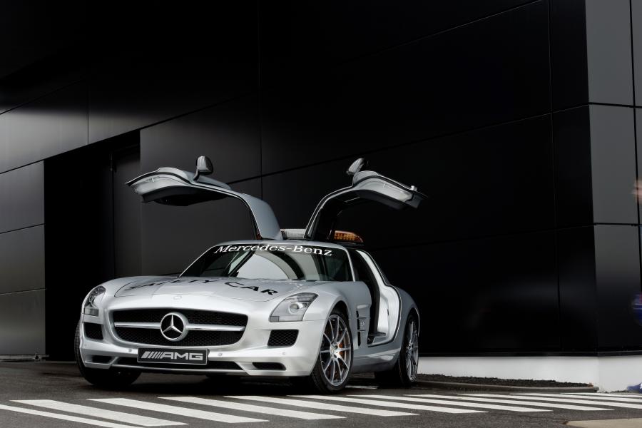  Mercedes-Benz SLS AMG F1 Safety Car 2010 года  (фото 22 из 46)